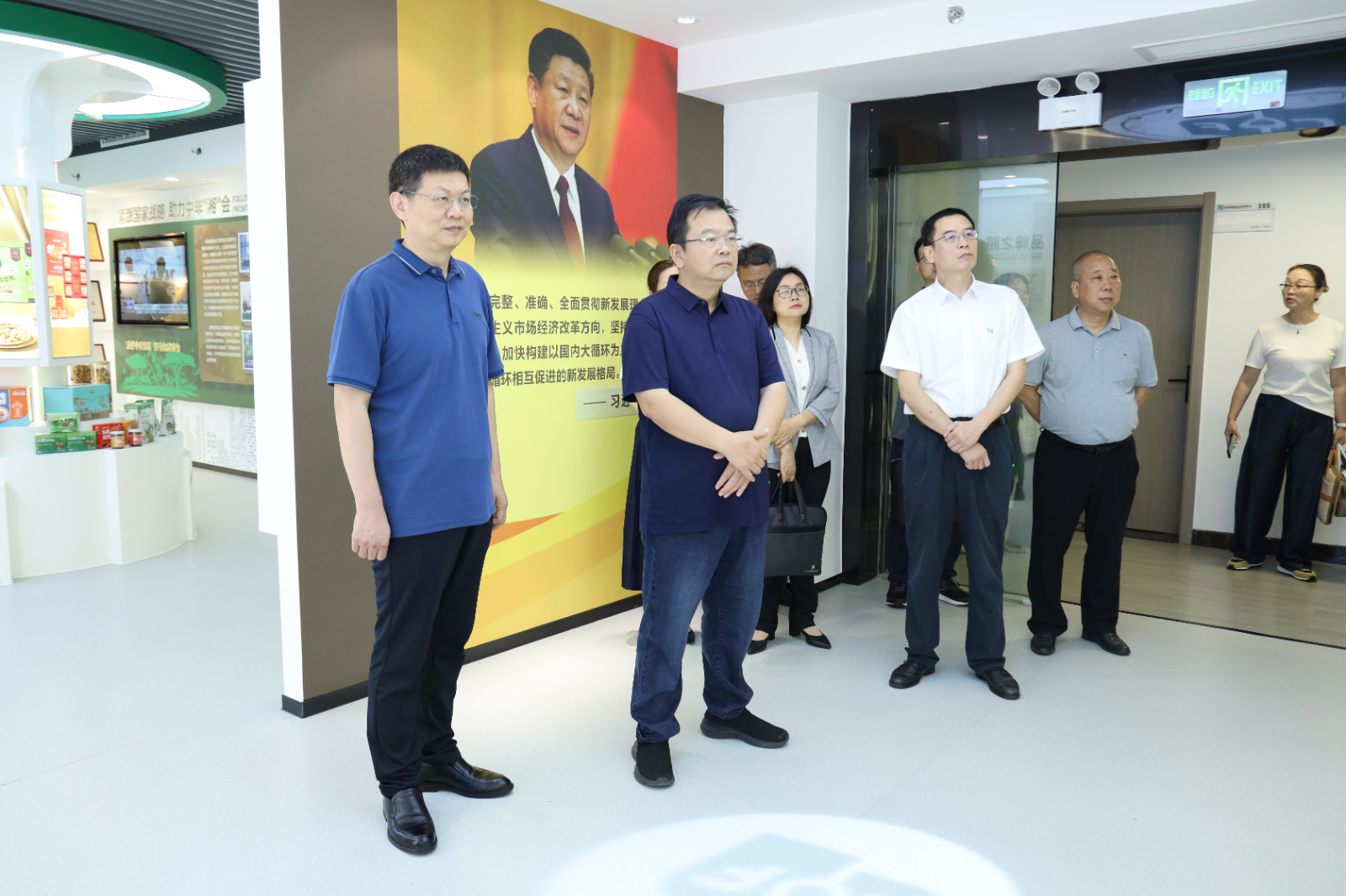 湖南省國(guó)資委黨委委員、副主任馮傳良一行調(diào)研湖南農(nóng)業(yè)集團(tuán)